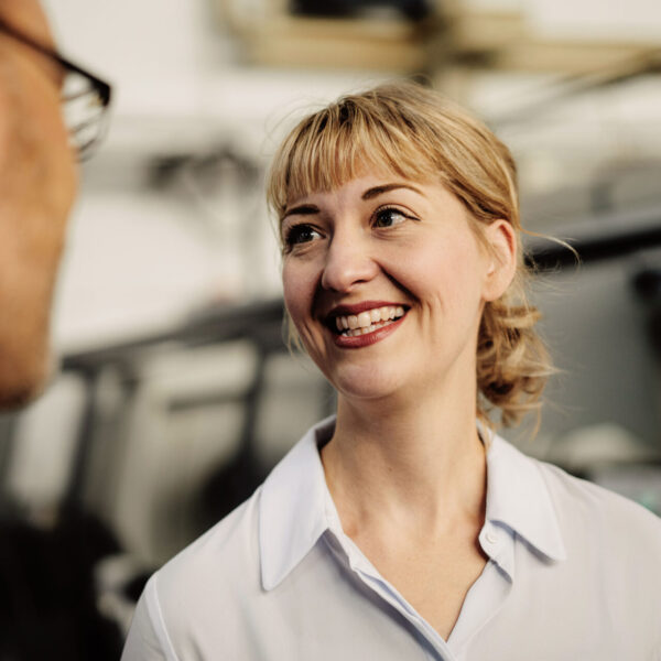 1213957787-WomanSmilingAtColleague